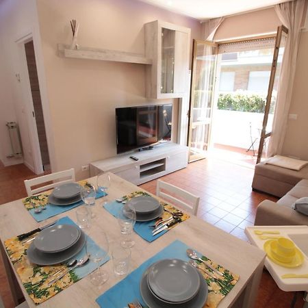 Beach House, 300 M Dal Mare, Marina Di Massa Extérieur photo