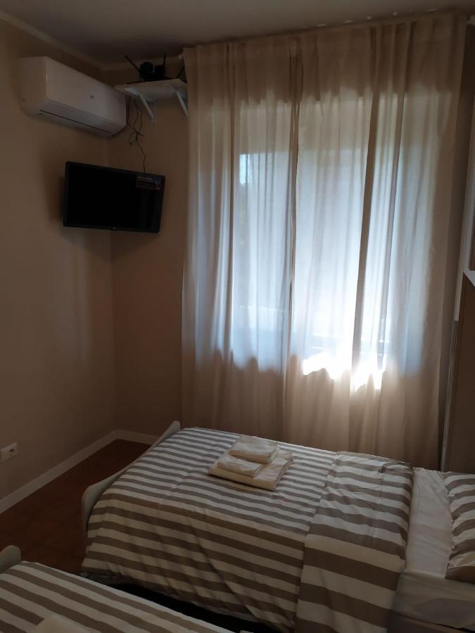 Beach House, 300 M Dal Mare, Marina Di Massa Extérieur photo