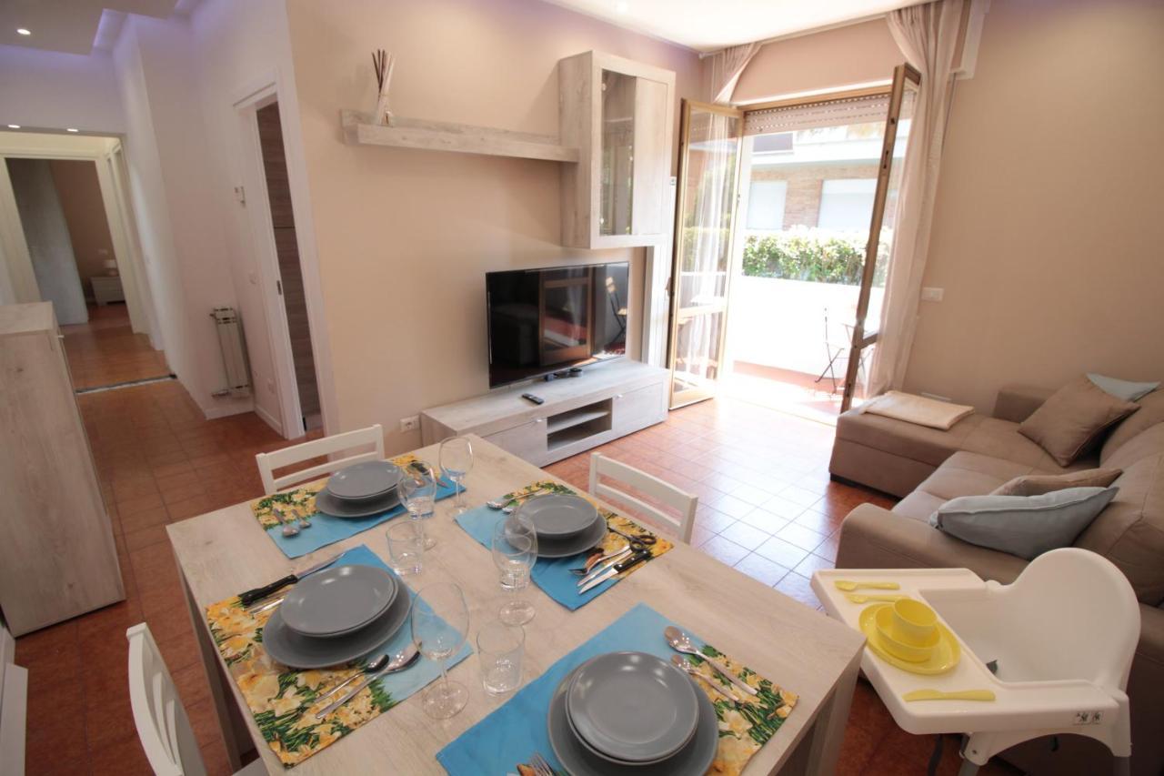 Beach House, 300 M Dal Mare, Marina Di Massa Extérieur photo